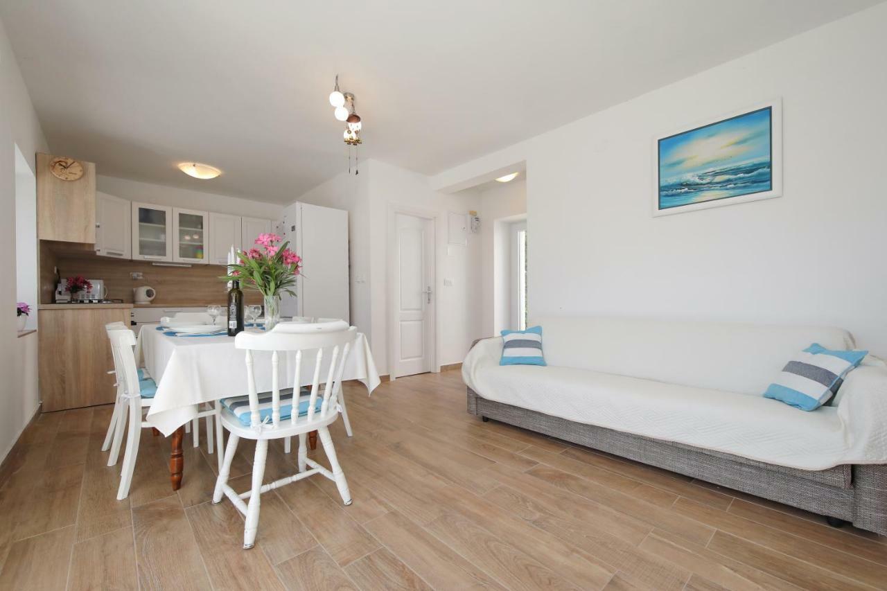 Holiday Home On Dugi Otok - Otok Brbinj Ngoại thất bức ảnh