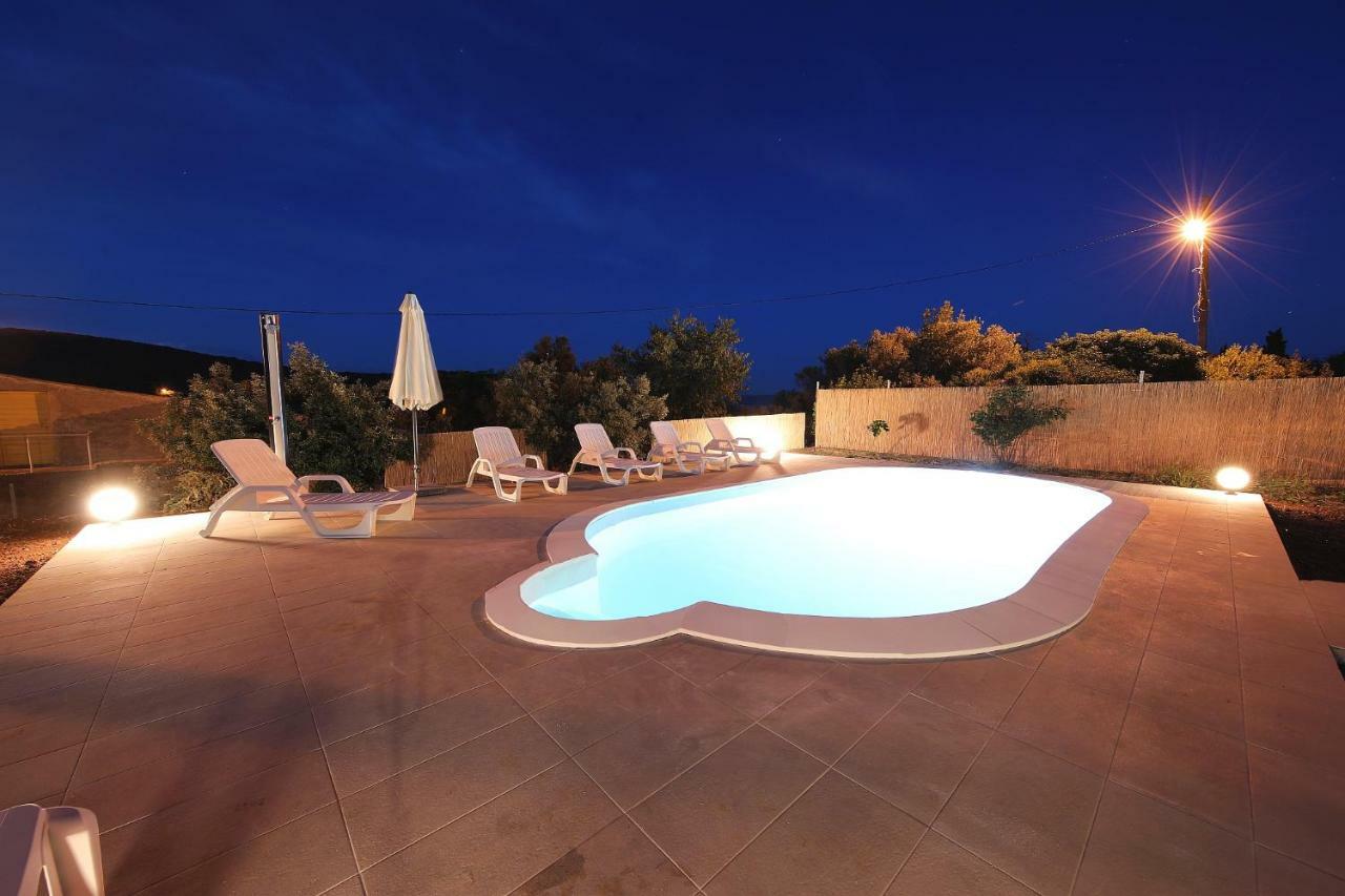Holiday Home On Dugi Otok - Otok Brbinj Ngoại thất bức ảnh